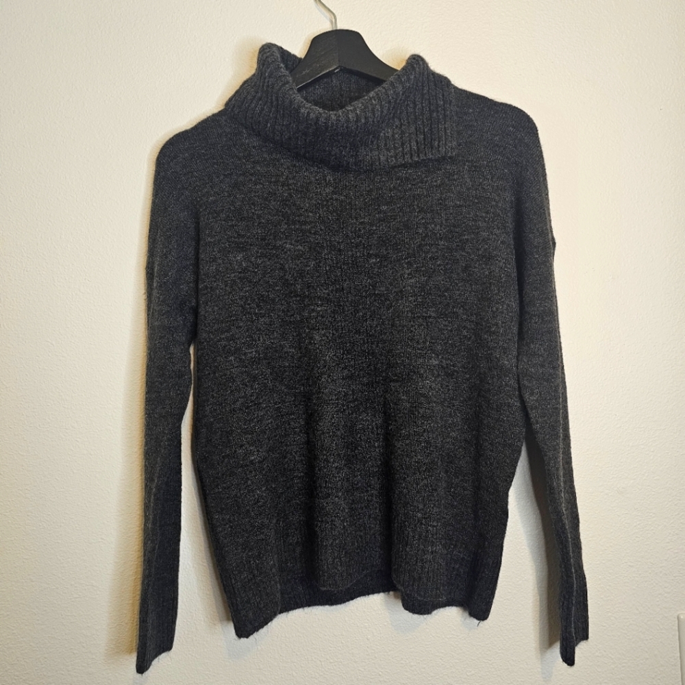 Banana Republic Grey Turtleneck  Size Petite X-Small